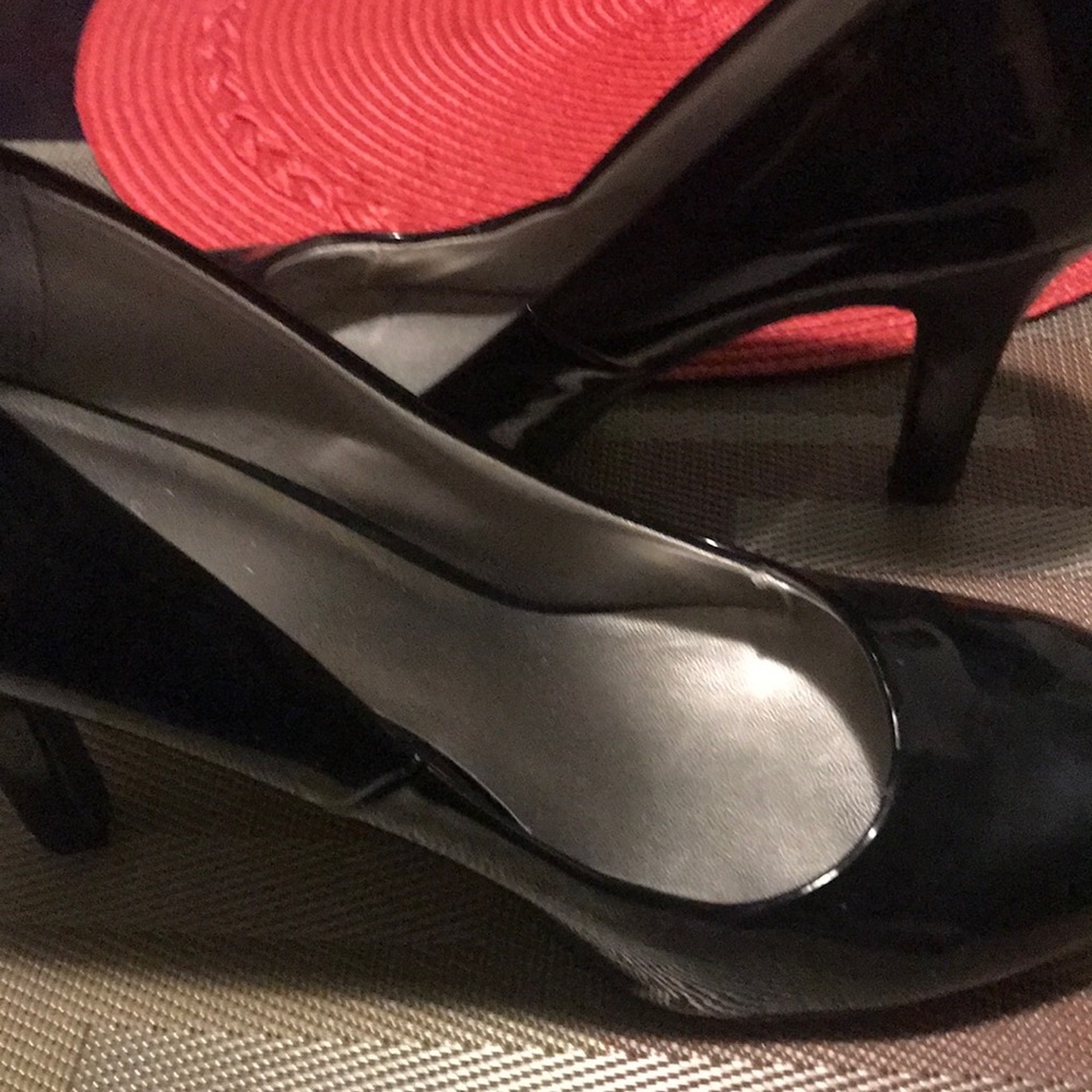 Shoes - Picture 2 of 7